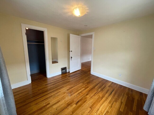 Building Photo - 919 23rd St