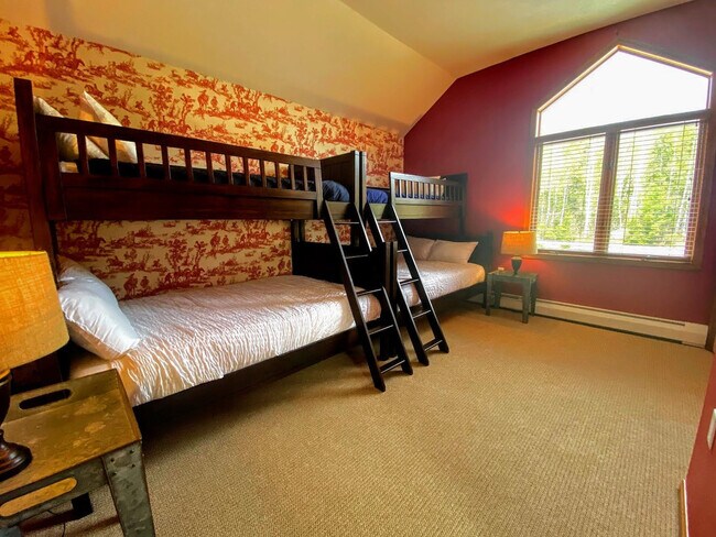 Building Photo - 499 Hannah Loop