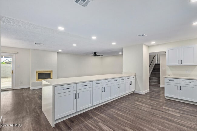 Building Photo - 4414 S Newberry Rd