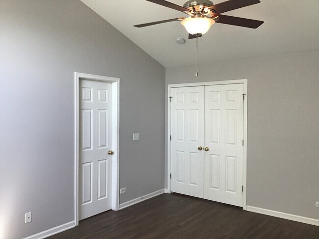 Building Photo - 1559 Parkside Dr