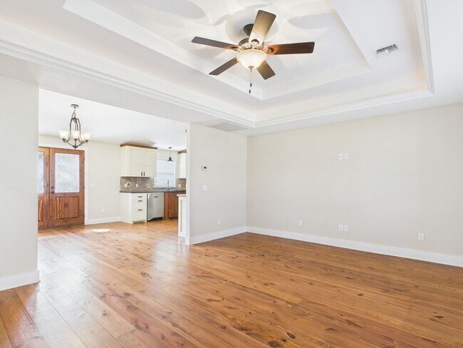 Building Photo - Adorable Bunglow