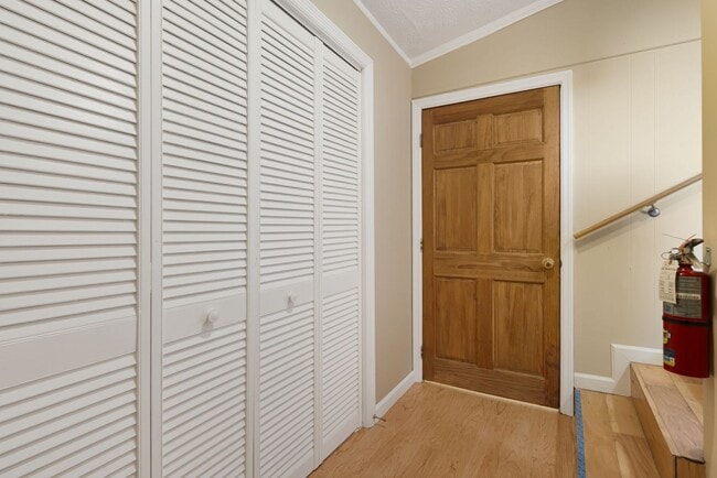 Building Photo - Rare 1-Bedroom in Fairview with Bonus Room...