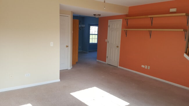 Building Photo - 1227 N Village Dr