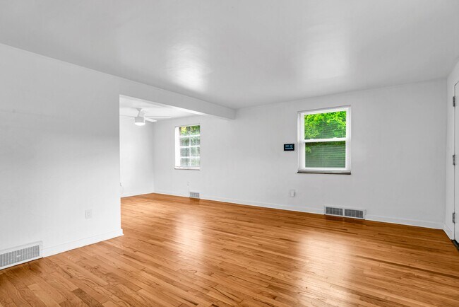 Building Photo - 1201-1205 Labelle St