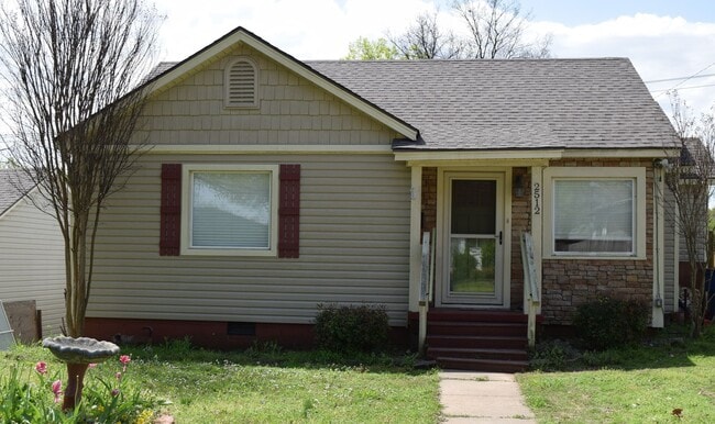 Primary Photo - Charming 3 Bed 2 Bath Park Hill Home