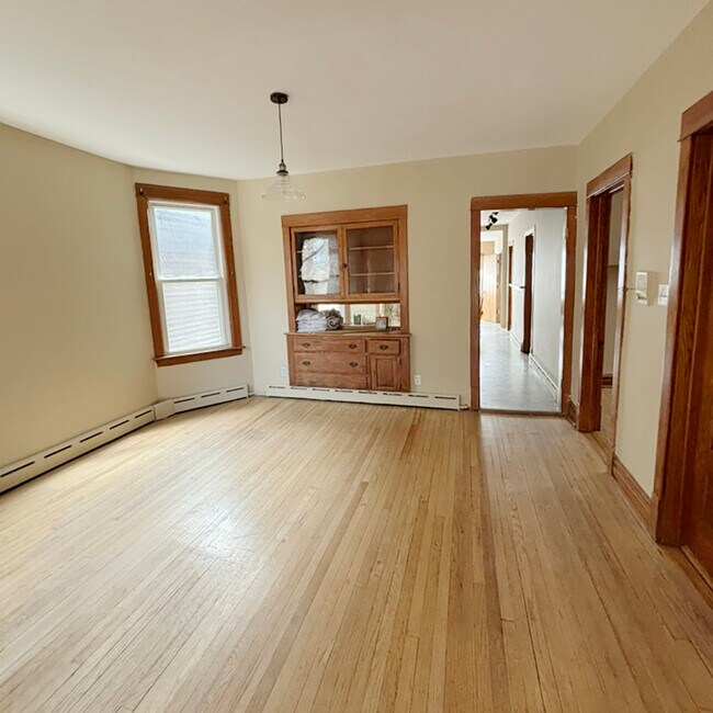 Building Photo - 2133 W Grace St