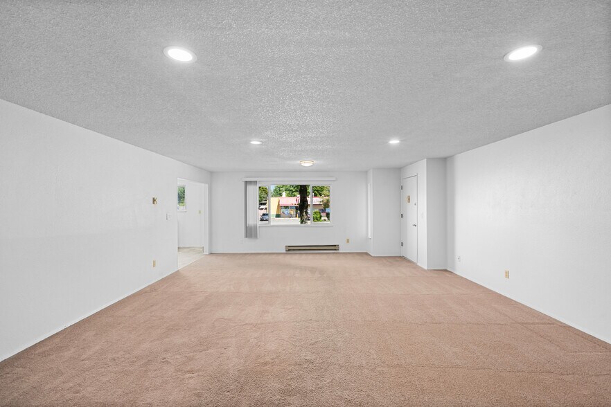 Building Photo - 1601 Norpoint Way NE