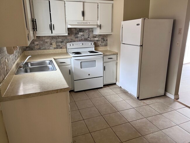 Building Photo - East County Estates Triplex