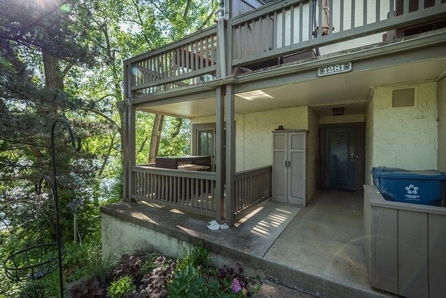 Building Photo - 1281 Lake Shore Dr