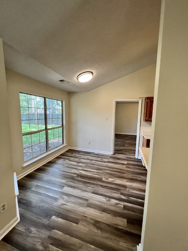 Building Photo - Home For Rent