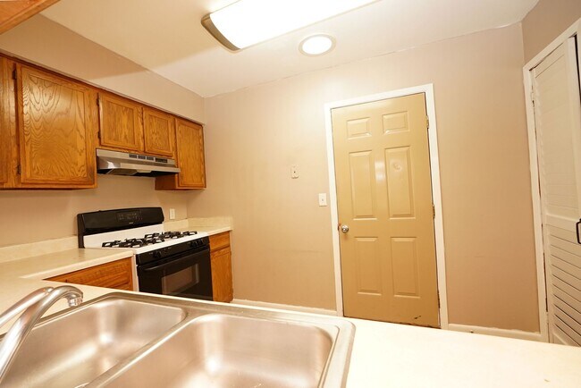 Building Photo - 104 Cedar Ridge Way