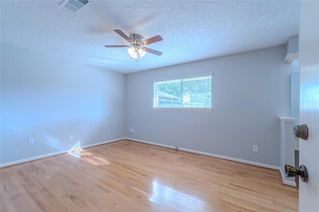Building Photo - 16227 Southampton Dr