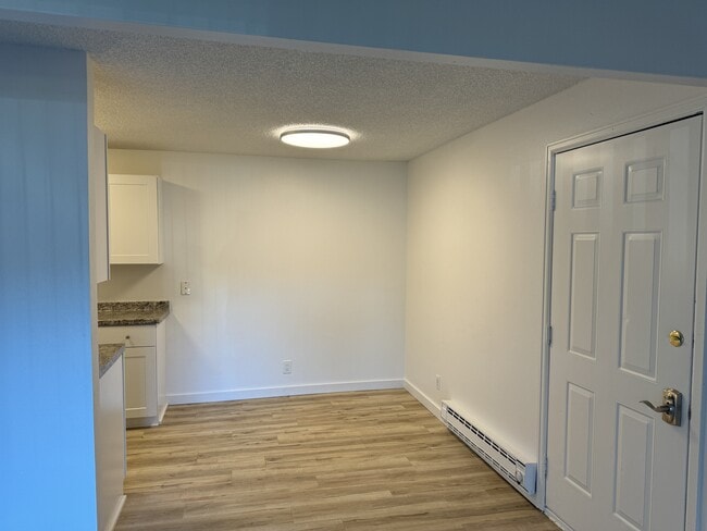 Building Photo - 1061 W Beaver Creek Blvd