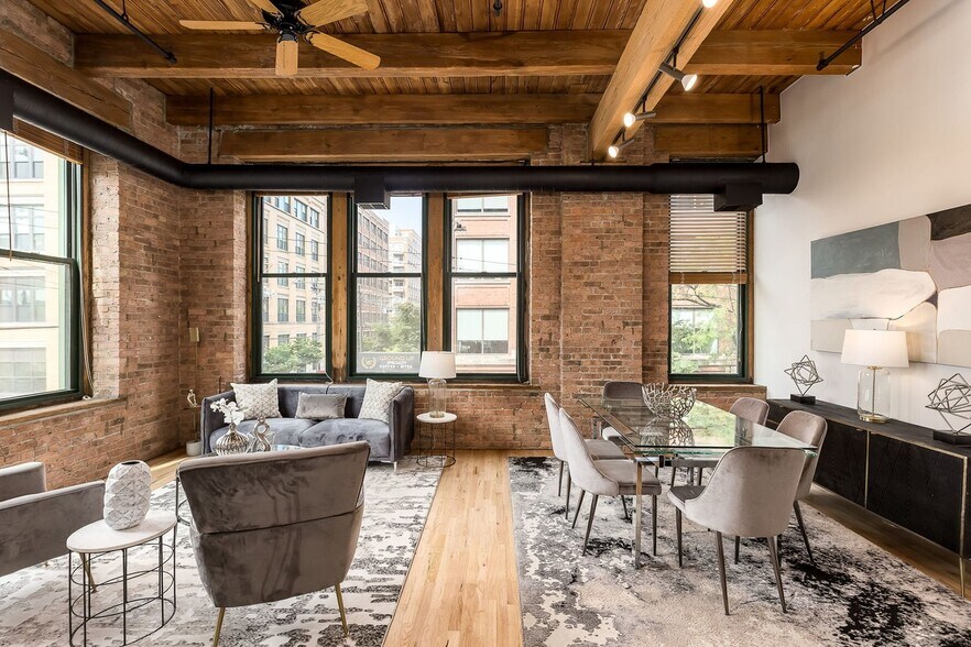 Building Photo - 331 S Peoria St