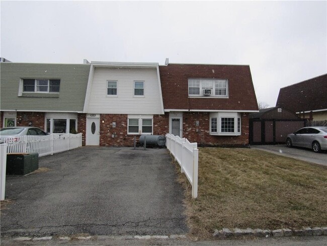 Primary Photo - 105 Sarah Ln