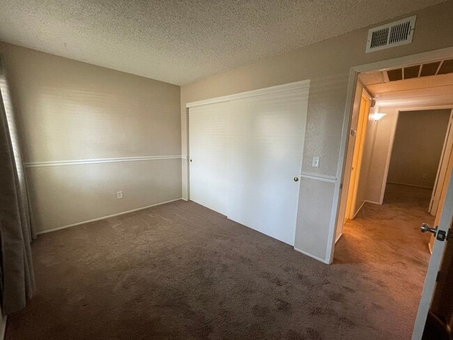 Building Photo - Charming 2-Bedroom Condo in Prime Citrus Heights Location