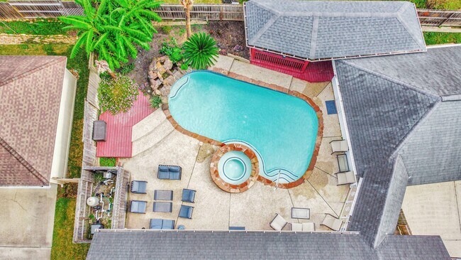 Building Photo - 19722 Cherry Oaks Ln