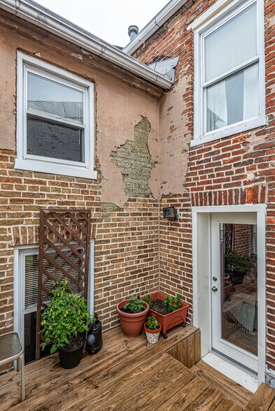 Building Photo - 1736 Light St