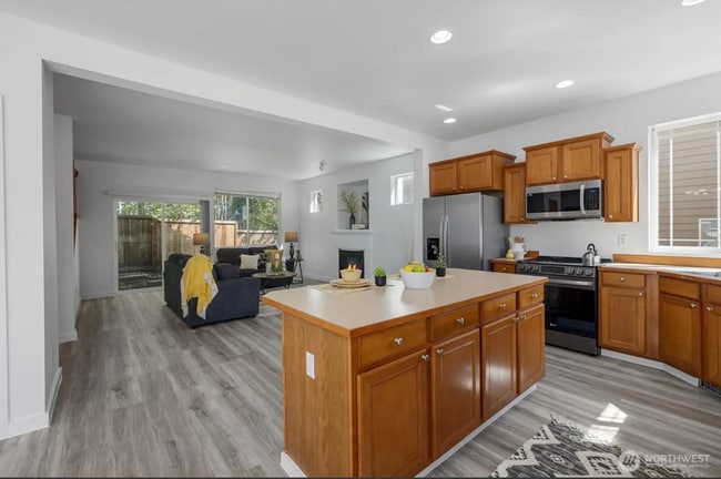 Building Photo - 4 Bed + Bonus Room, 2.5 Bath Home in Coyot...