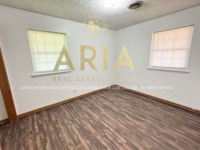 Building Photo - 4 Bed/1.5 Bath Single Family Home Availabl...