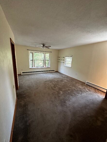 Building Photo - 2052 Apple Valley Rd