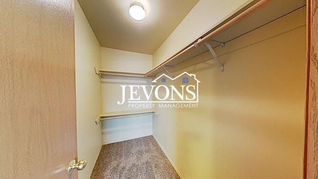 Building Photo - Charming home just steps from transit, par...