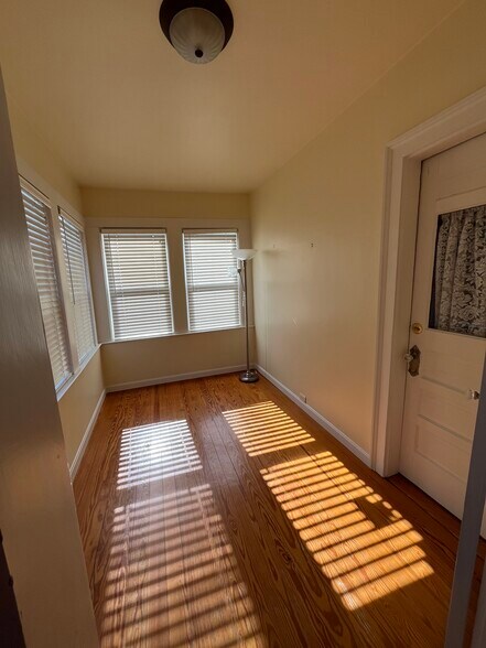 Sun Room - 445 Wood St