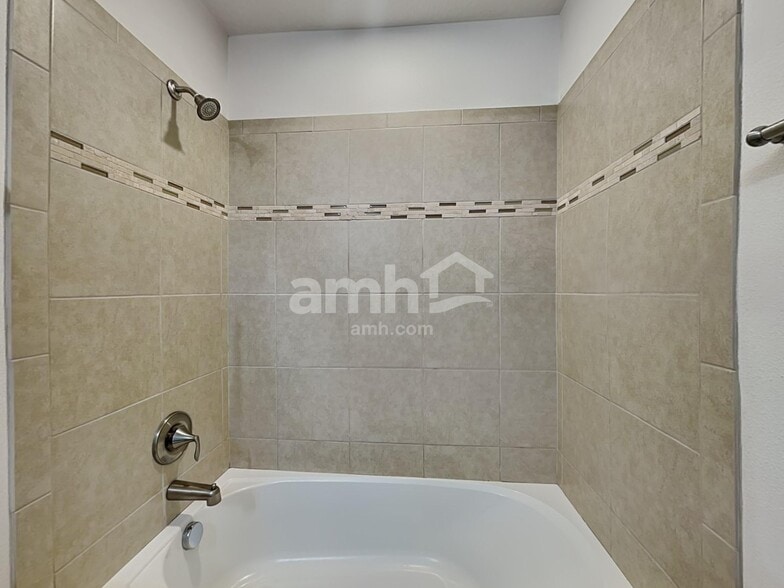 Building Photo - 11870 Thicket Wood Dr