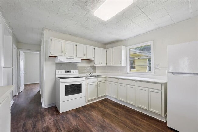 Building Photo - 3811 Dunn Ave