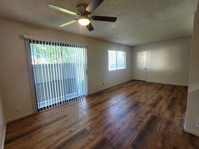 Building Photo - 1193 Townhouse Circle