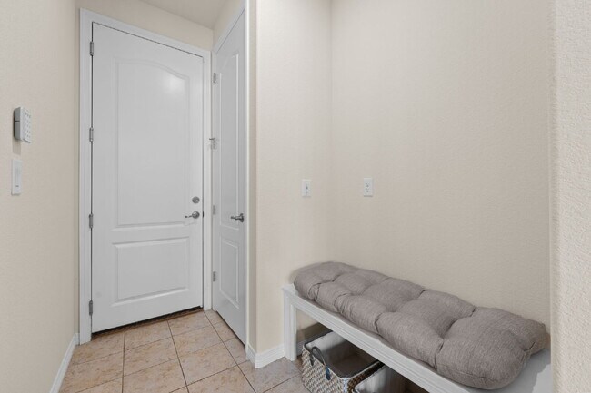 Building Photo - 2414 Leafdale Cir