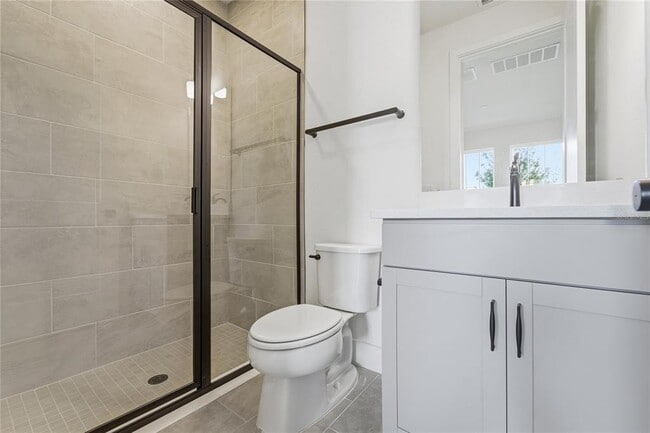 Building Photo - 15058 Grv Lk Dr