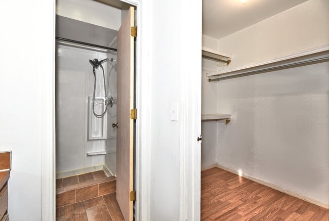 Building Photo - 2208 W Memphis St