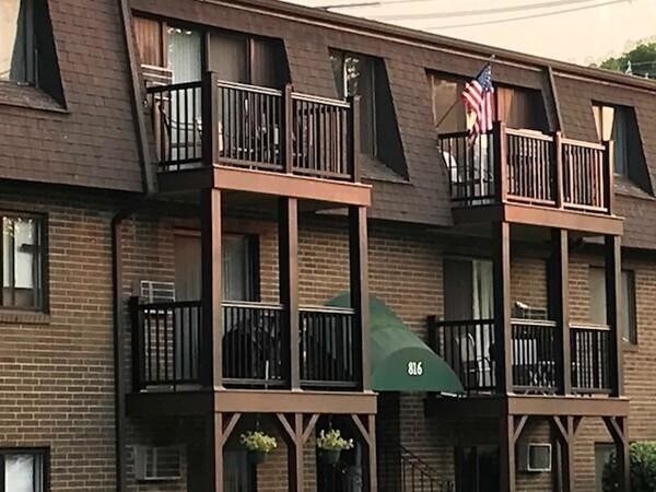 Building Photo - 816 County St