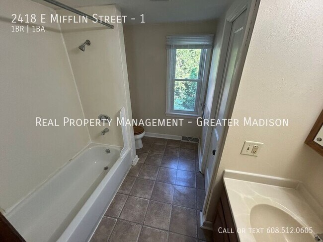 Building Photo - 2418 E Mifflin St