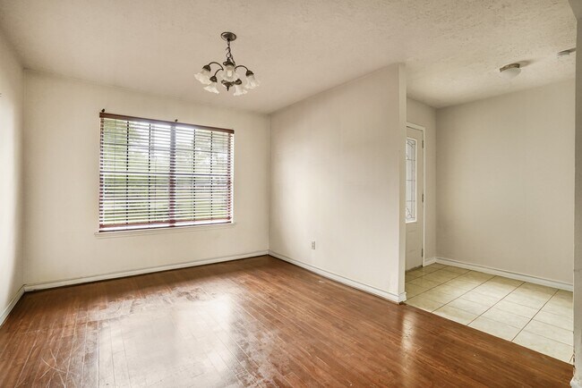 Building Photo - 512 County Rd 2222