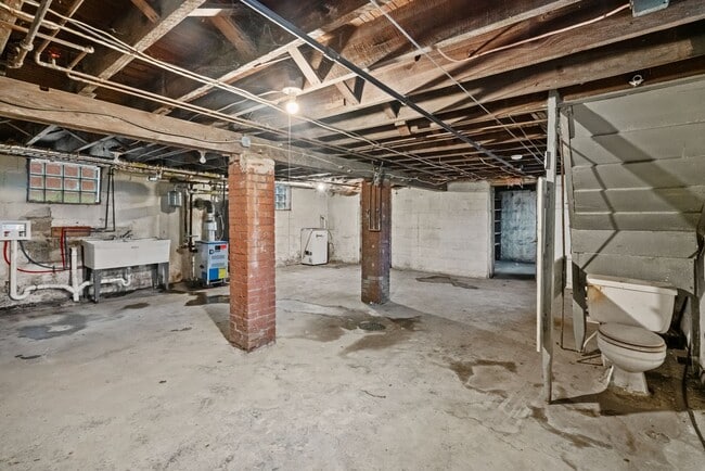 Building Photo - Gorgeous 3 bedroom home in Clairton availa...