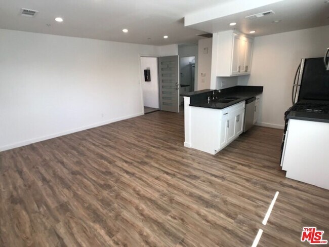 Building Photo - 601 Normandie Ave