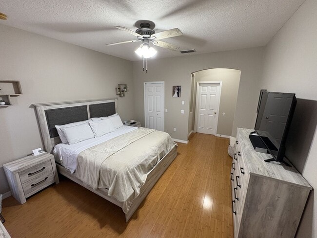 Building Photo - Florida Living Starts Here — Gated, Single-Story, Move-In Ready May 1!