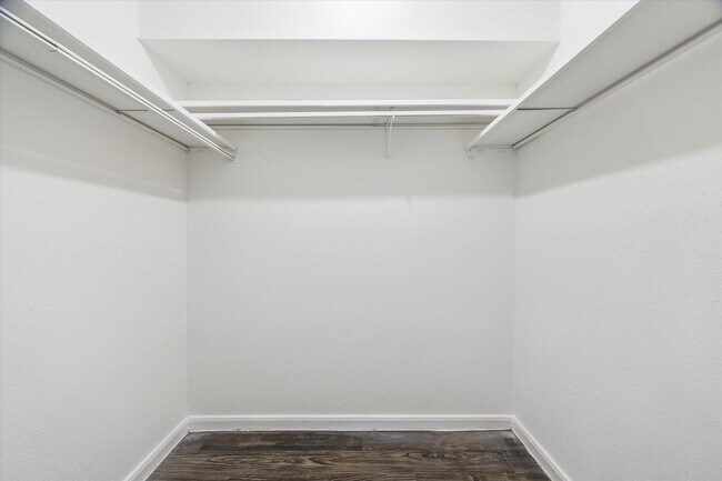 Building Photo - 3800 Sherwood Ln