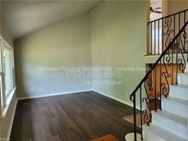 Building Photo - 1289 River Oaks Dr