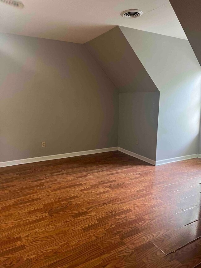 Building Photo - Knoxville 37918 - 2 bedroom, 2 bath townhome - Contact Susan Niedergeses (865)300-4722