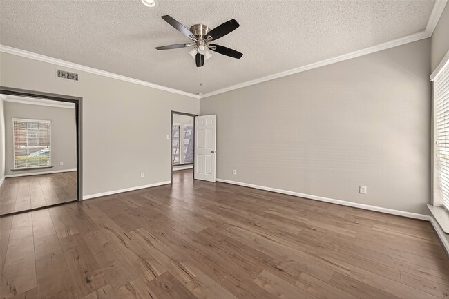 Building Photo - 4024 Breakwood Dr