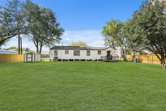 Building Photo - 205 Raymond St