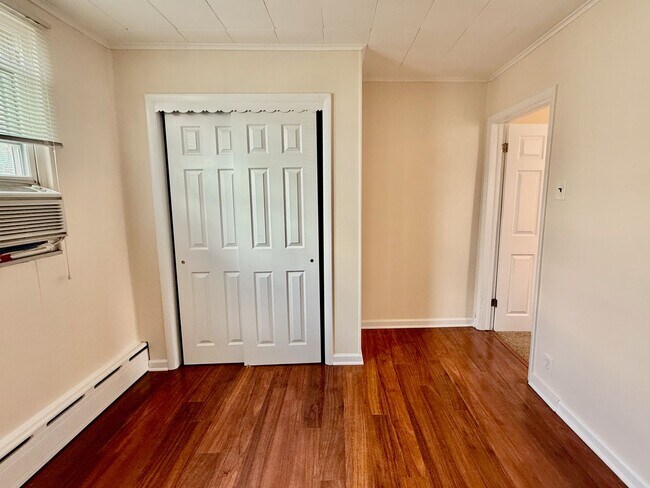 Building Photo - Spacious 3 BR / 1 BA HOUSE in Great South Philly location w/ Hardwood Flooring-Nice Kitchen-Washe...