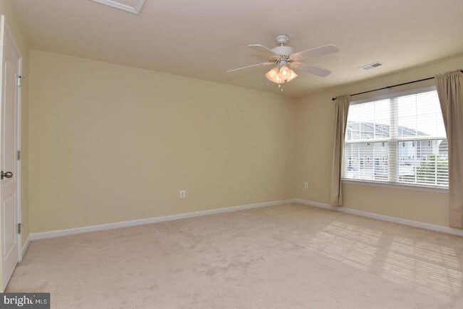 Building Photo - 20560 Charlotte Blvd