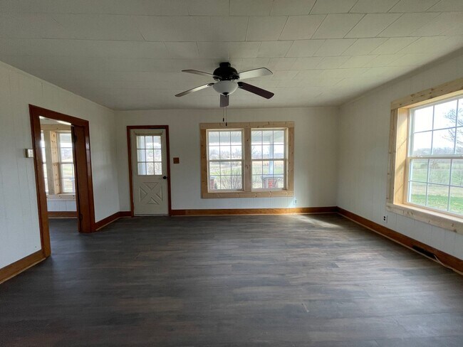 Building Photo - 555 Hopewell Rd
