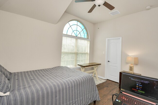 Building Photo - 17510 Woodfalls Ln
