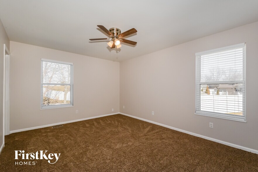 Building Photo - 641 Autumn Oaks Dr