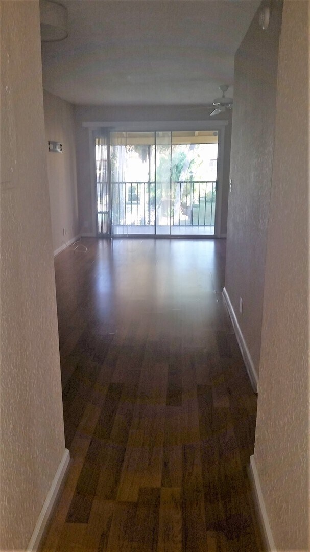 Building Photo - 1 Bd Condo In La Costa Brava With Balcony,...